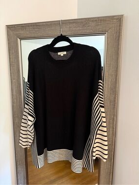 Max Studio Oversize Black Sweater with Striped Sleeves
